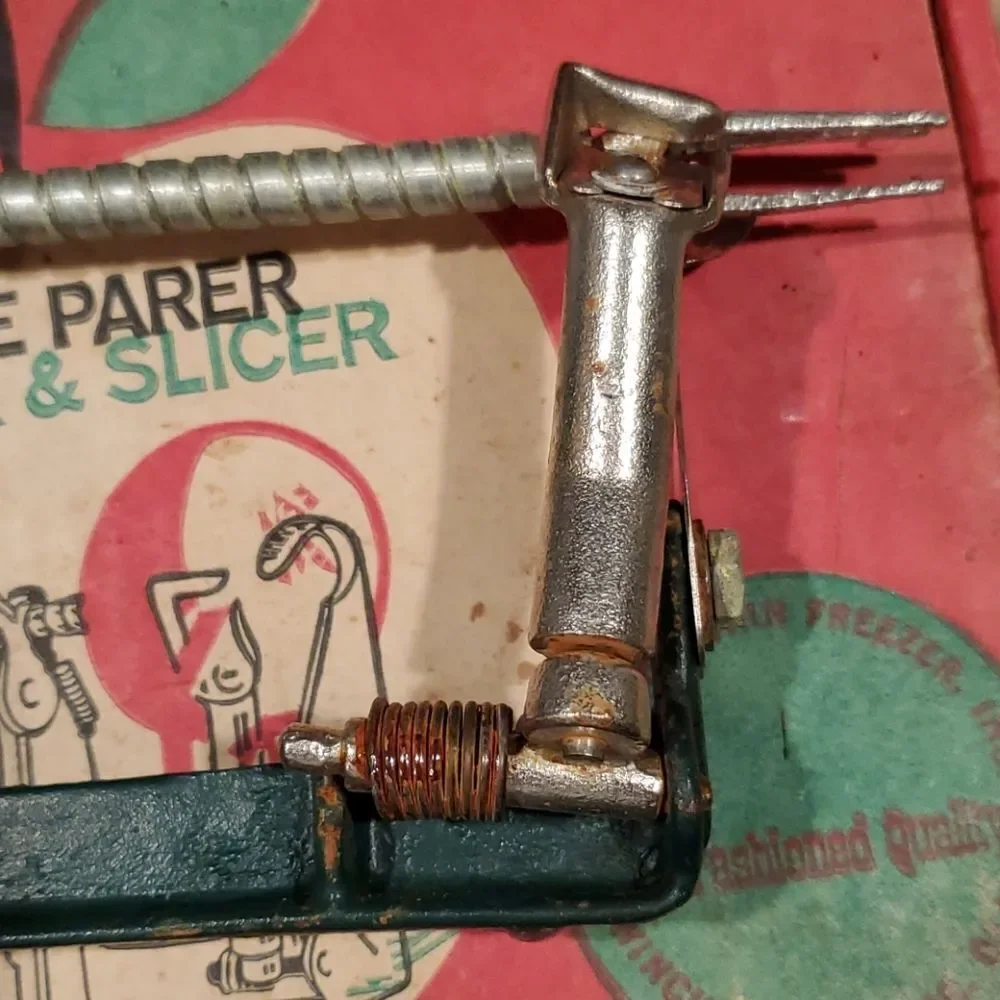 Vtg. WhitE Mountain Apple Parker Corer Slicer